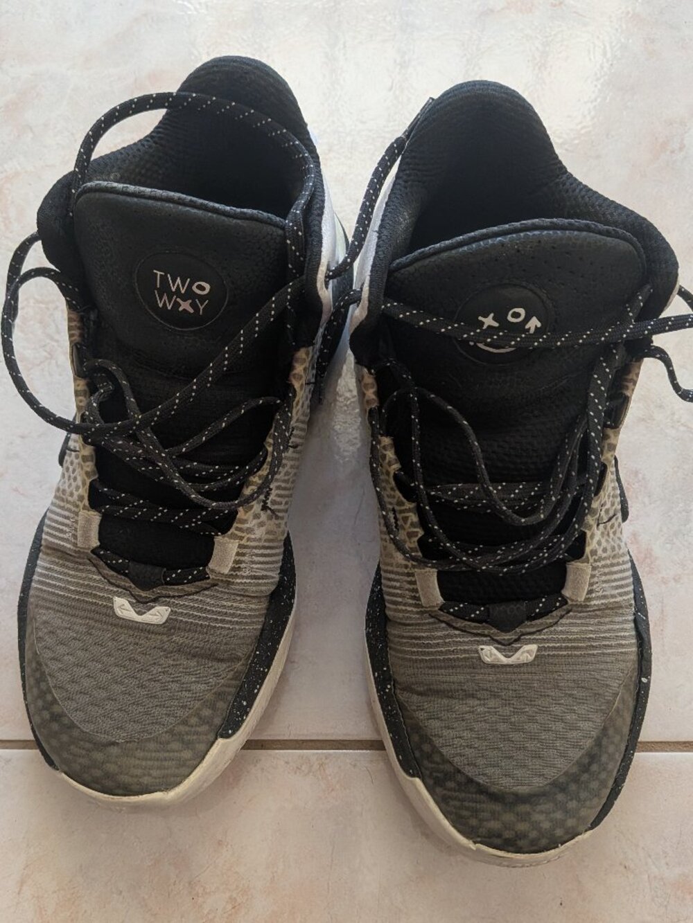 USED NEW BALANCE TWO WAY V2 men's basketball shoes size 8 D